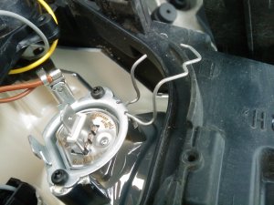 Change car headlight bulb ford focus